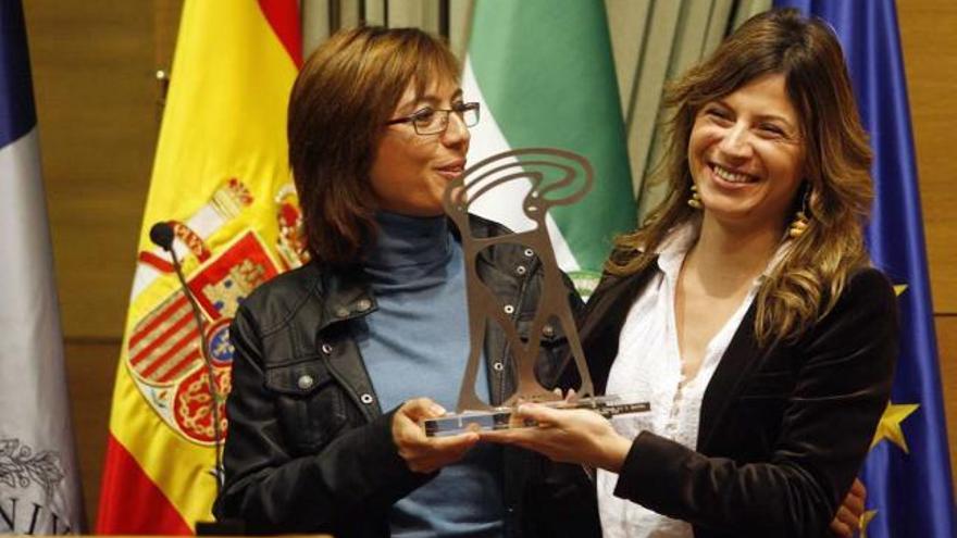 La candidata del PSOE María Gámez, y la secretaria de Estado de Igualdad, Bibiana Aído.