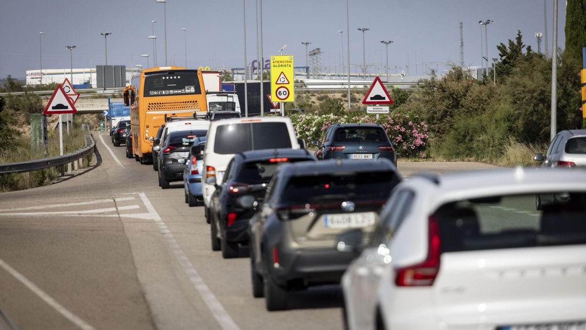 Un atasco en la A-2, la autovía que conecta Madrid y Barcelona.