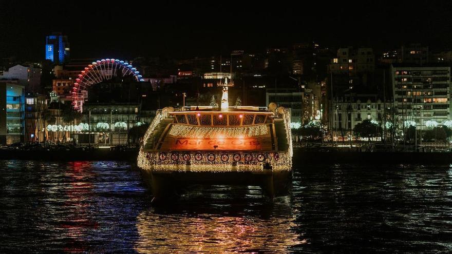 Barco de Nadal: la Navidad de Vigo desde el mar