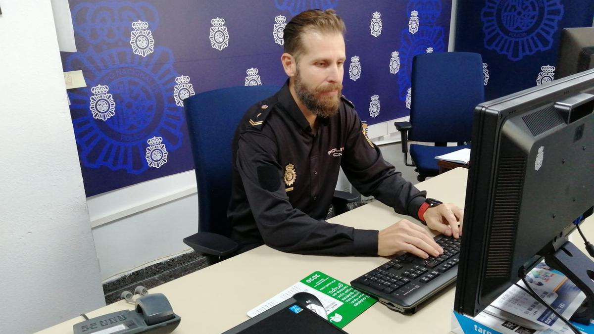 Roberto Machado, agente de la Policía Nacional experto en delitos a través de internet.