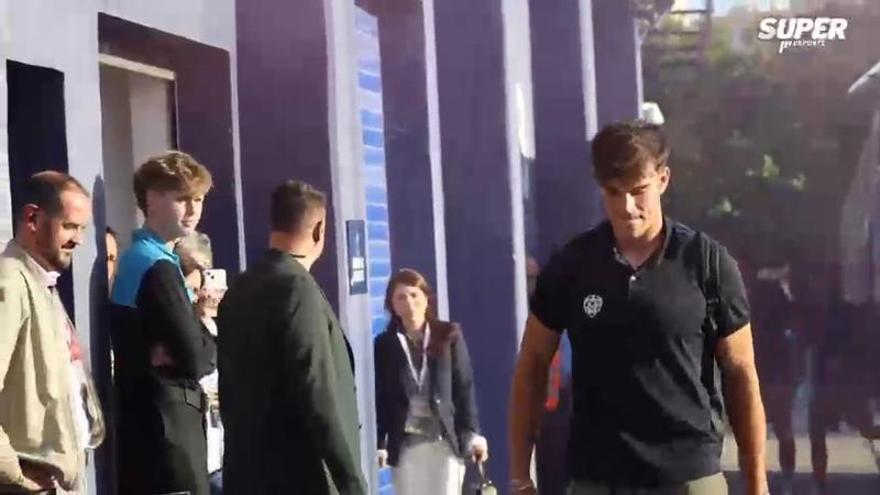 Recibimiento de la afición al Levante.