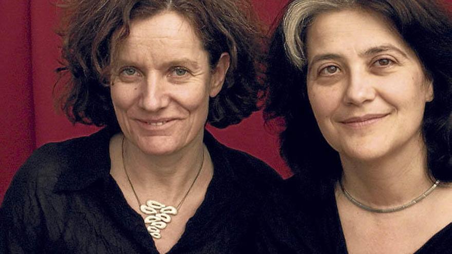Deutsch-spanisches Autorenduo: Sabine Hofmann (li.) und Rosa Ribas.
