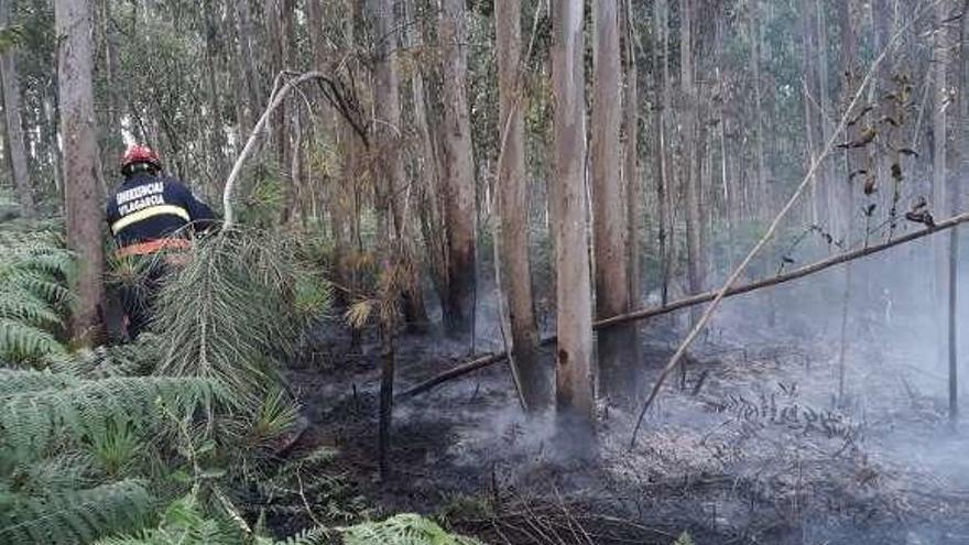 El Servizo Municipal de Emerxencias acudió al incendio. // Cedida