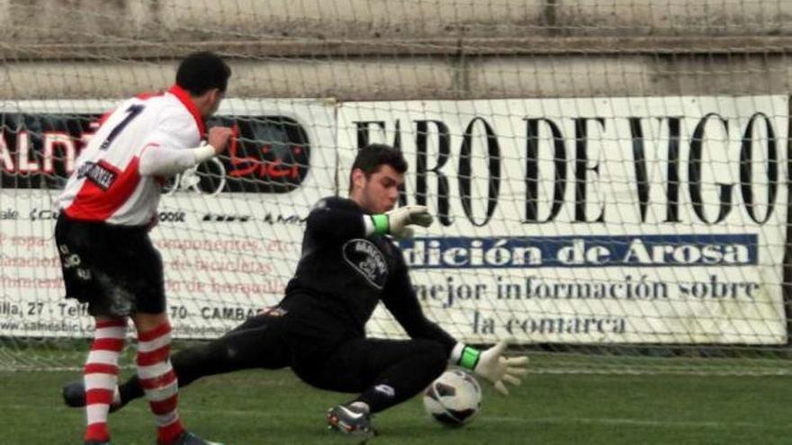 Remate de Hugo que significó el segundo gol de los locales. // J.L. Oubiña