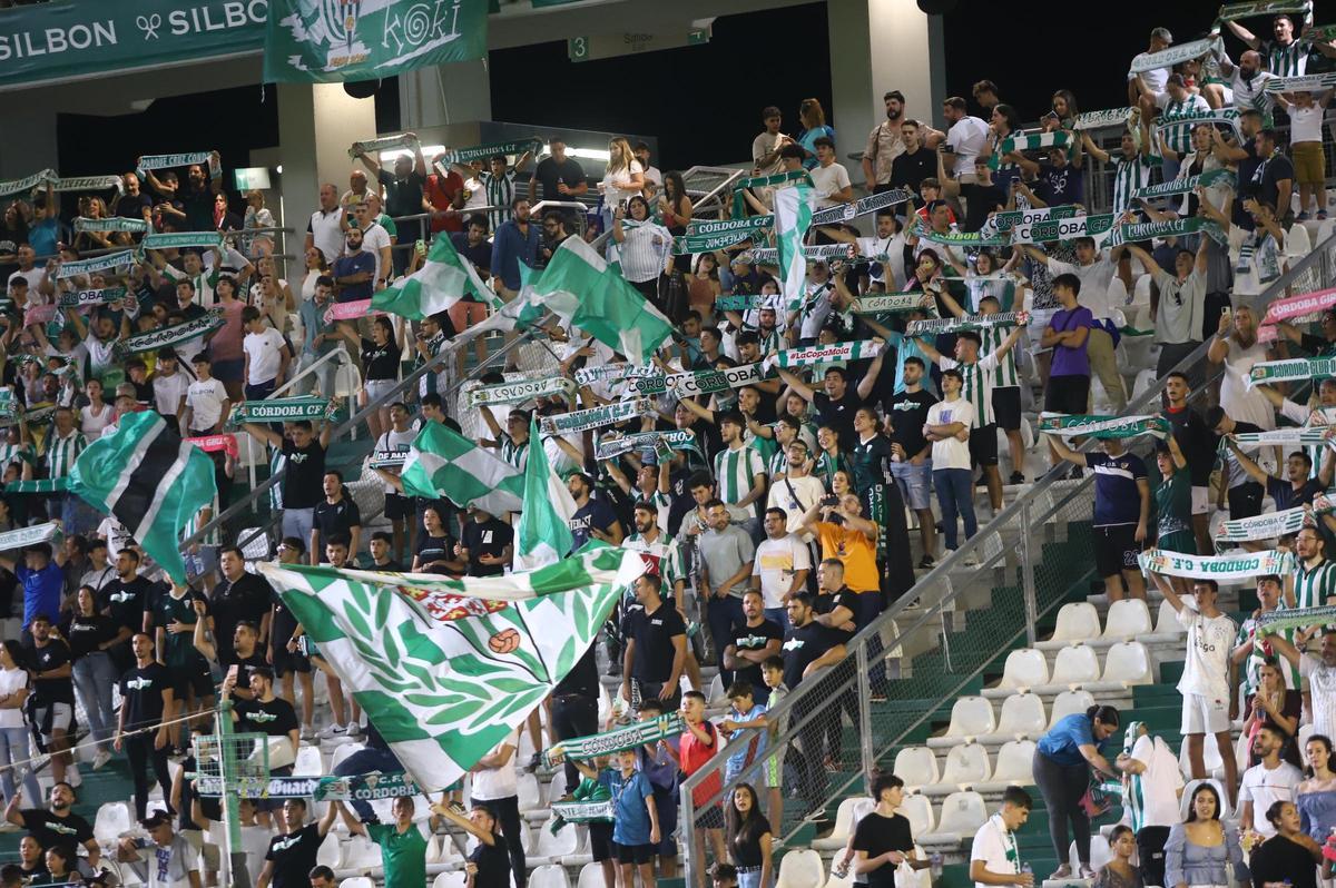 Aficionados del Córdoba CF en El Arcángel, en una imagen de archivo.