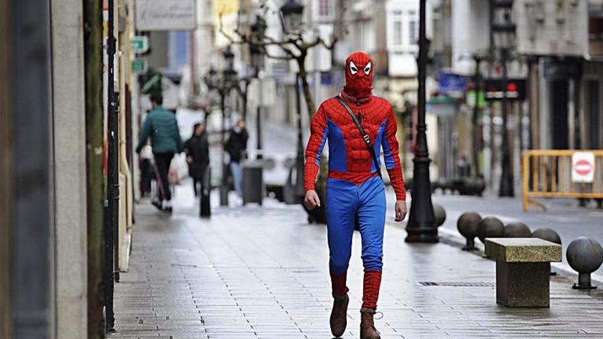 Spiderman, en la calle Calvo Sotelo. |   // BERNABÉ/JAVIER LALÍN