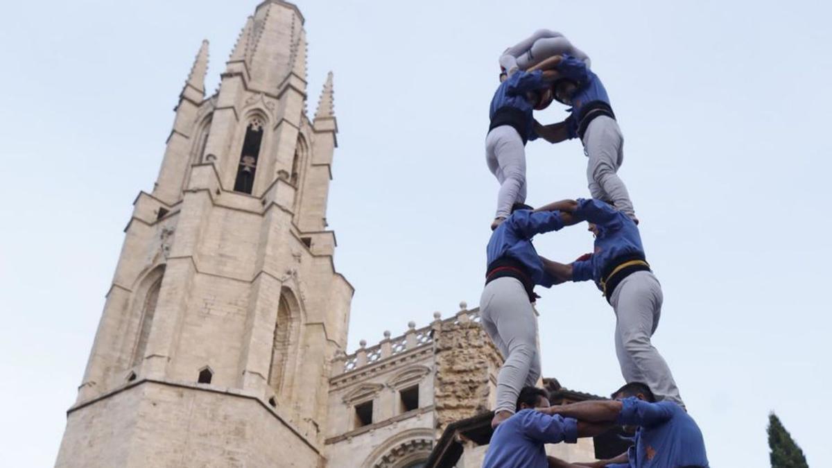 Castells a la plaça de Sant Feliu | ANIOL RESCLOSA