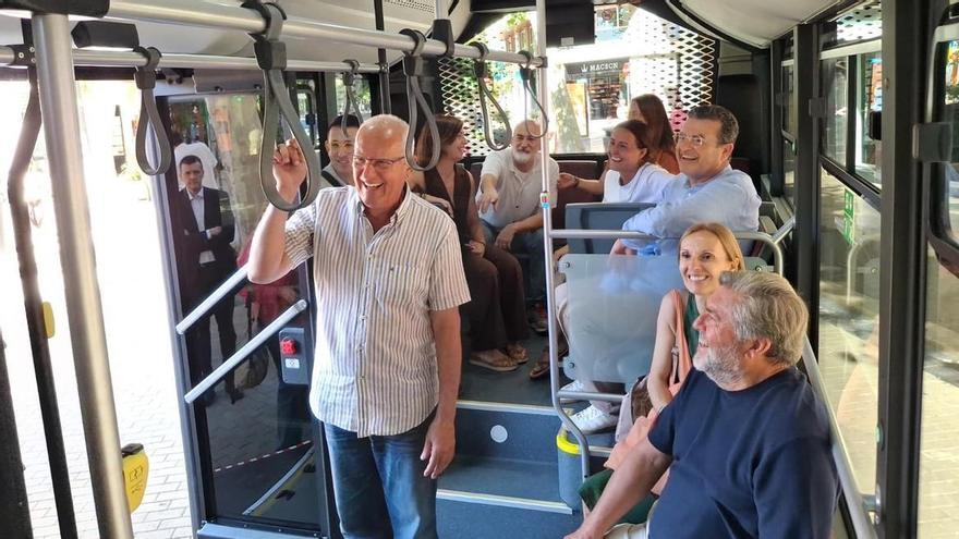 Bus eléctrico y cardioprotegido, calle peatonal y plaza que es refugio climático: Dénia, paso a paso