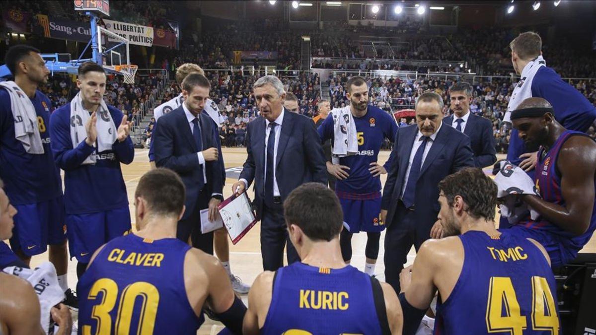 Pesic, en un tiempo muerto del partido ante el Maccabi