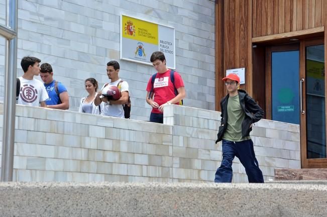 ESTUDIANTES BACHILLERATO PREPARANDO LA PAU