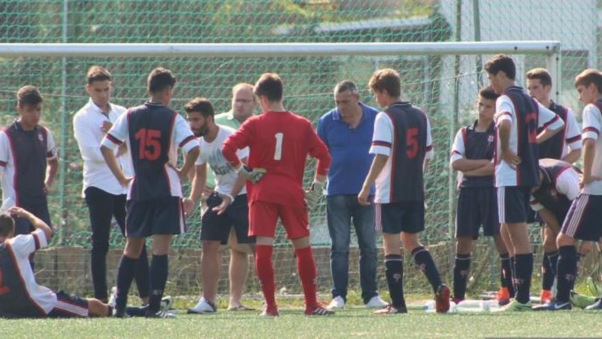 El equipo sub 16 del Areosa, tras un partido. / FdV