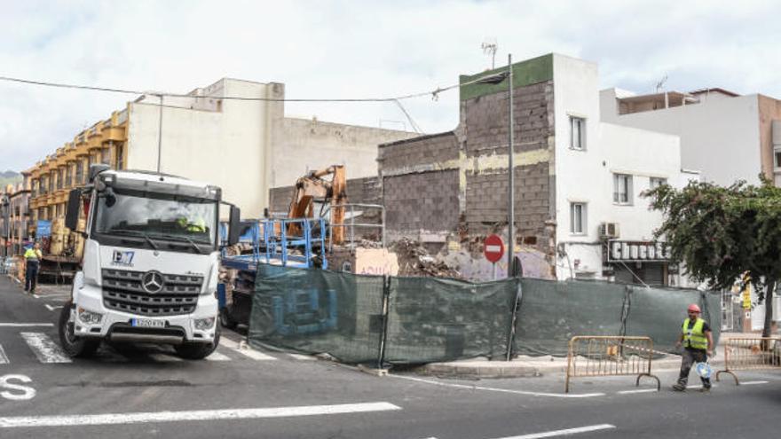 Demolición de un inmueble en Los Menceyes