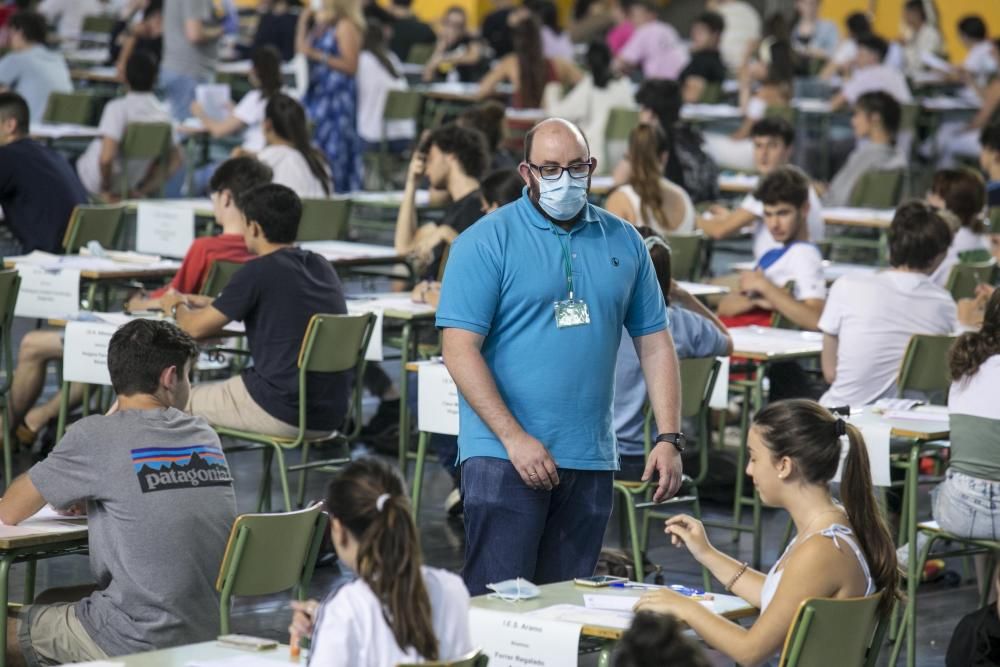 Primer día de la EBAU con mascarilla en Asturias