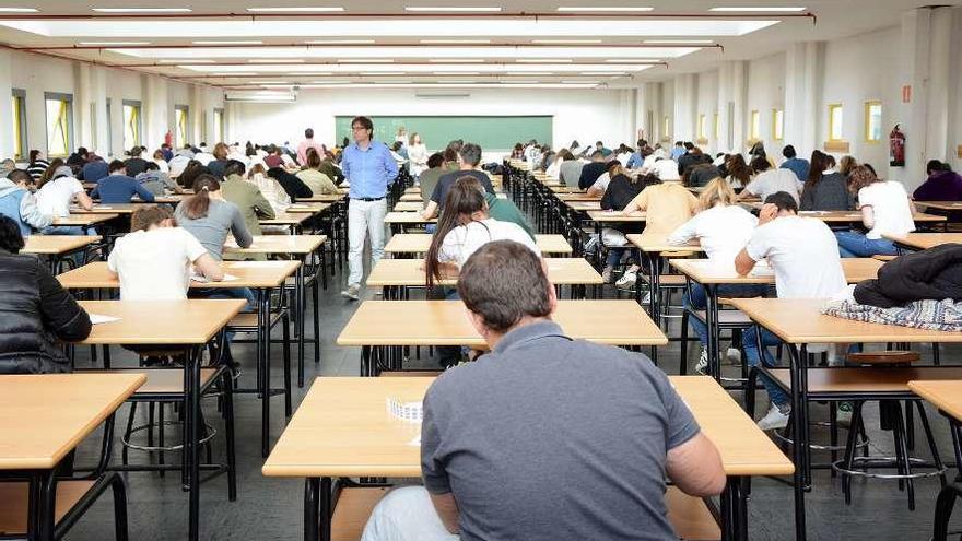 Alumnos gallegos durante el examen de ABAU del pasado mes de junio. // Baúlde / Roller Agencia