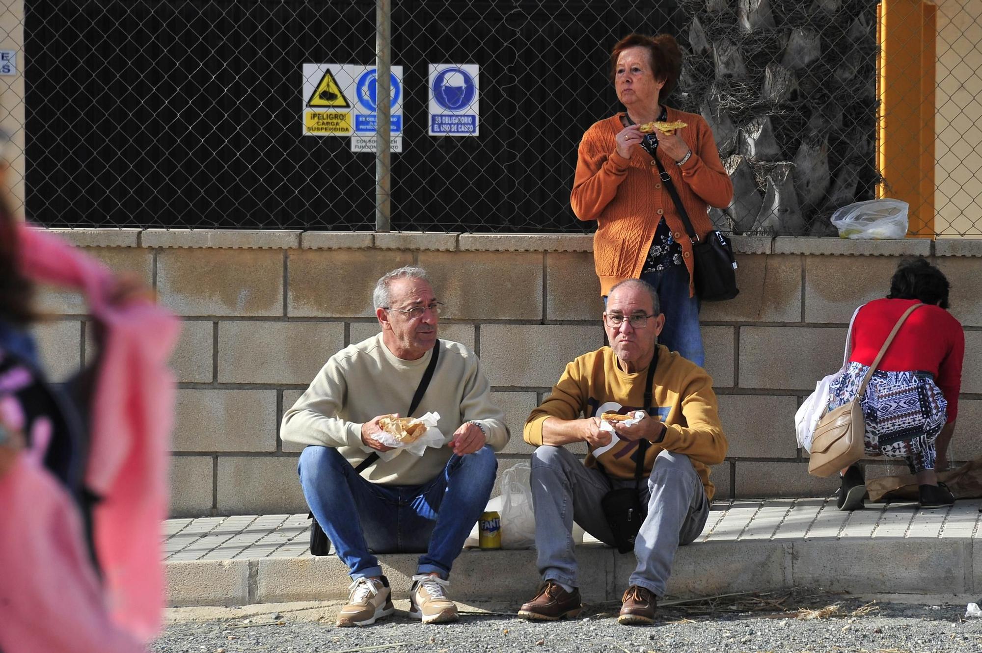 El patrón de los zapateros, protagonista en Elche entre tracas y vivas