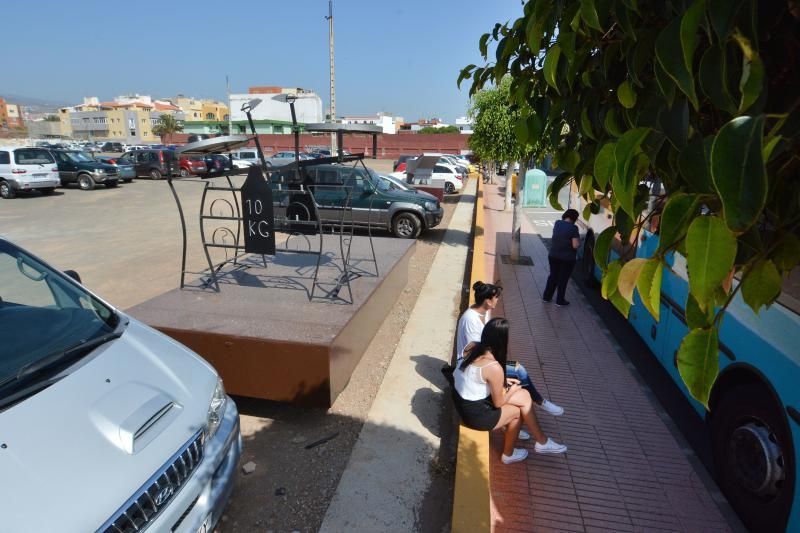 22/08/2018 TELDE. Carretas de propiedad municipal aparcadas en el aparcamiento frente al CAE de El Calero.   Fotografa: YAIZA SOCORRO.  | 22/08/2018 | Fotógrafo: Yaiza Socorro