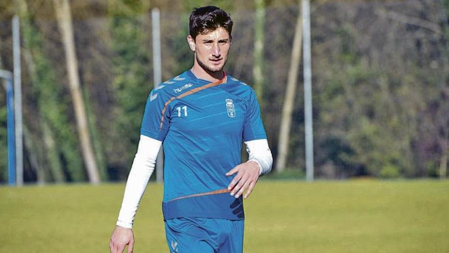 Borja Valle, durante un entrenamiento con el Oviedo