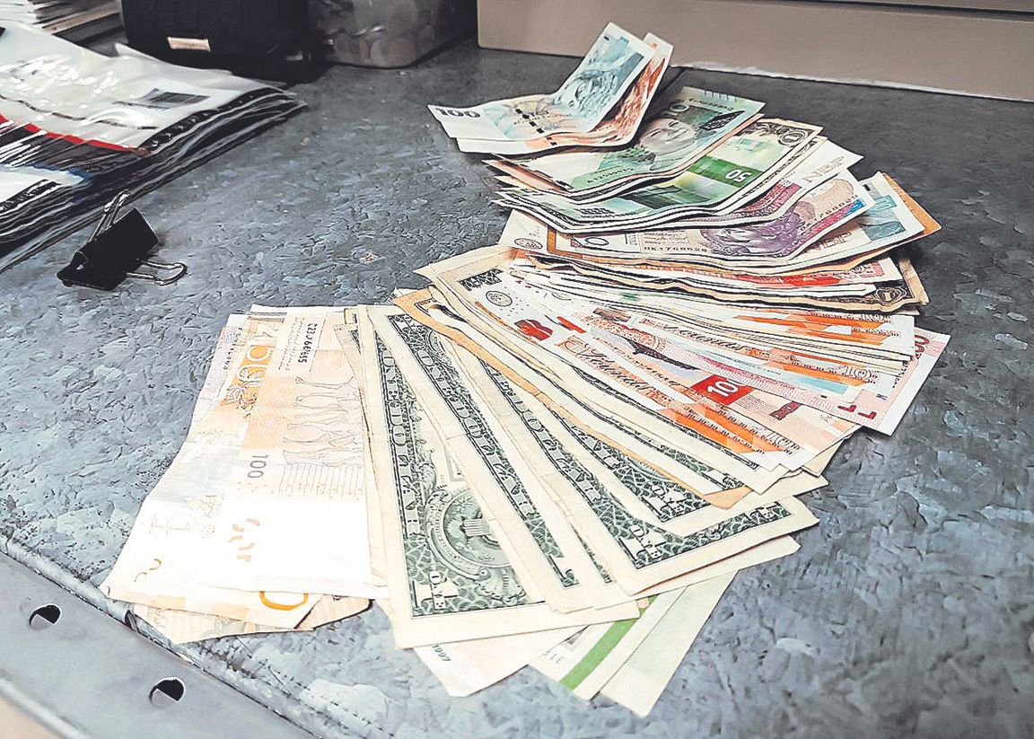 La oficina también custodia mucho dinero extraviado, tanto en euros como moneda extranjera.