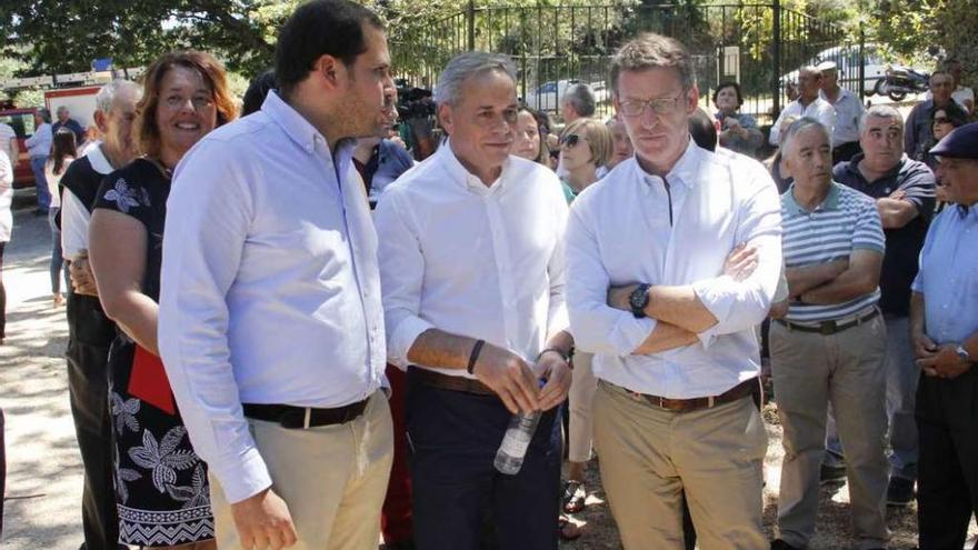 Cubela, Balseiros y Feijoó en el encuentro en al Carballeira de San Xusto el martes. // Santos Álvarez