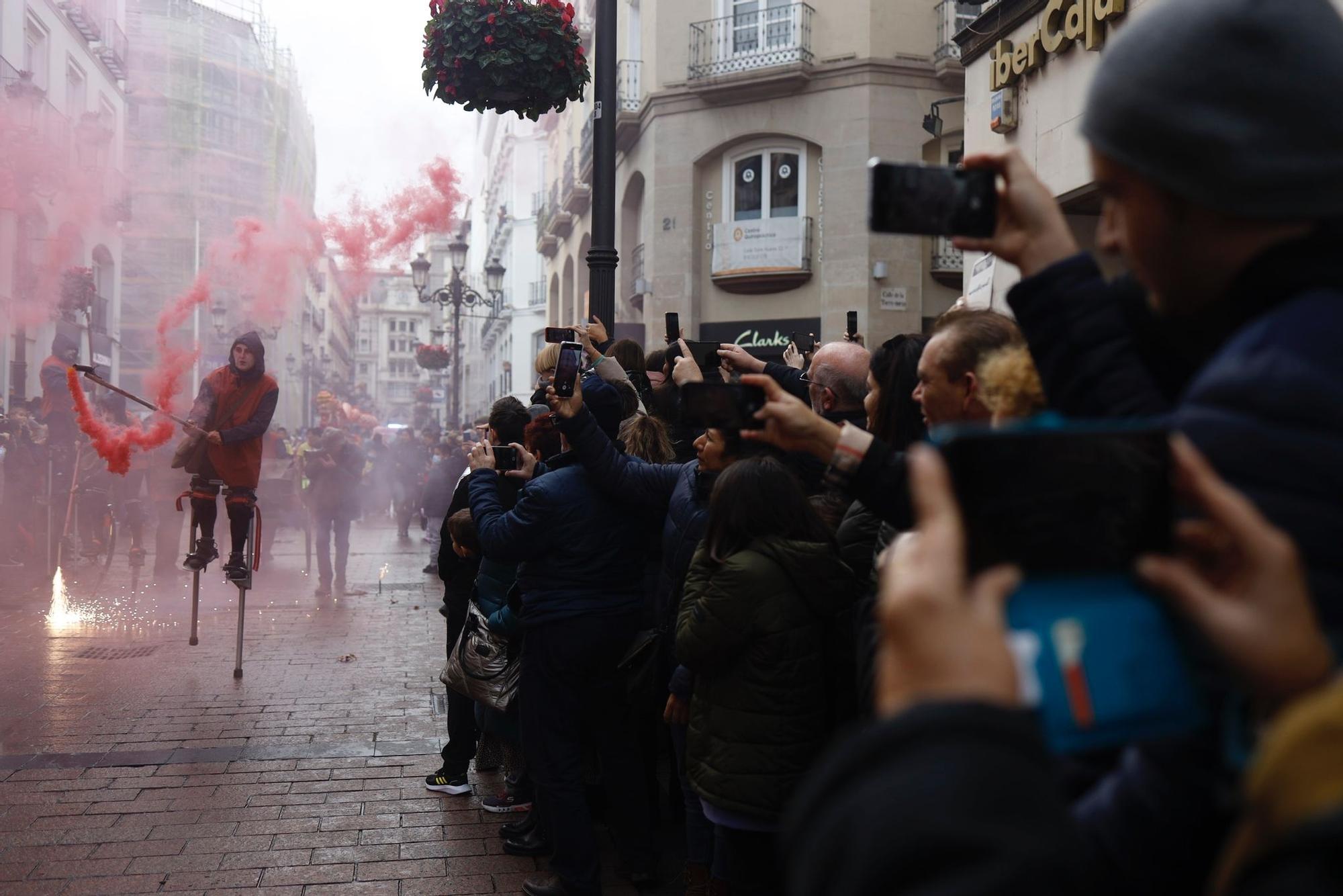 La comunidad china de Zaragoza desfila por el centro para celebrar el Año del conejo