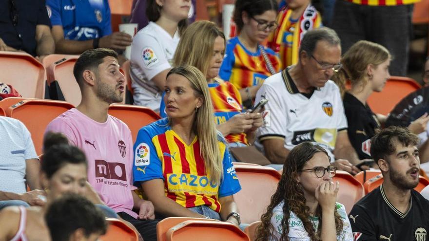 Valencia CF - Real Betis: Busca y descarga tu foto en la grada de Mestalla
