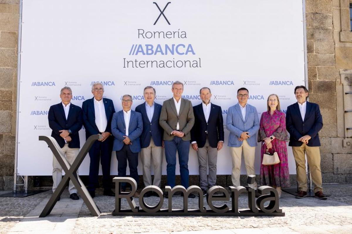 Escotet y Rueda, en el centro, durante la décima romería de Abanca.