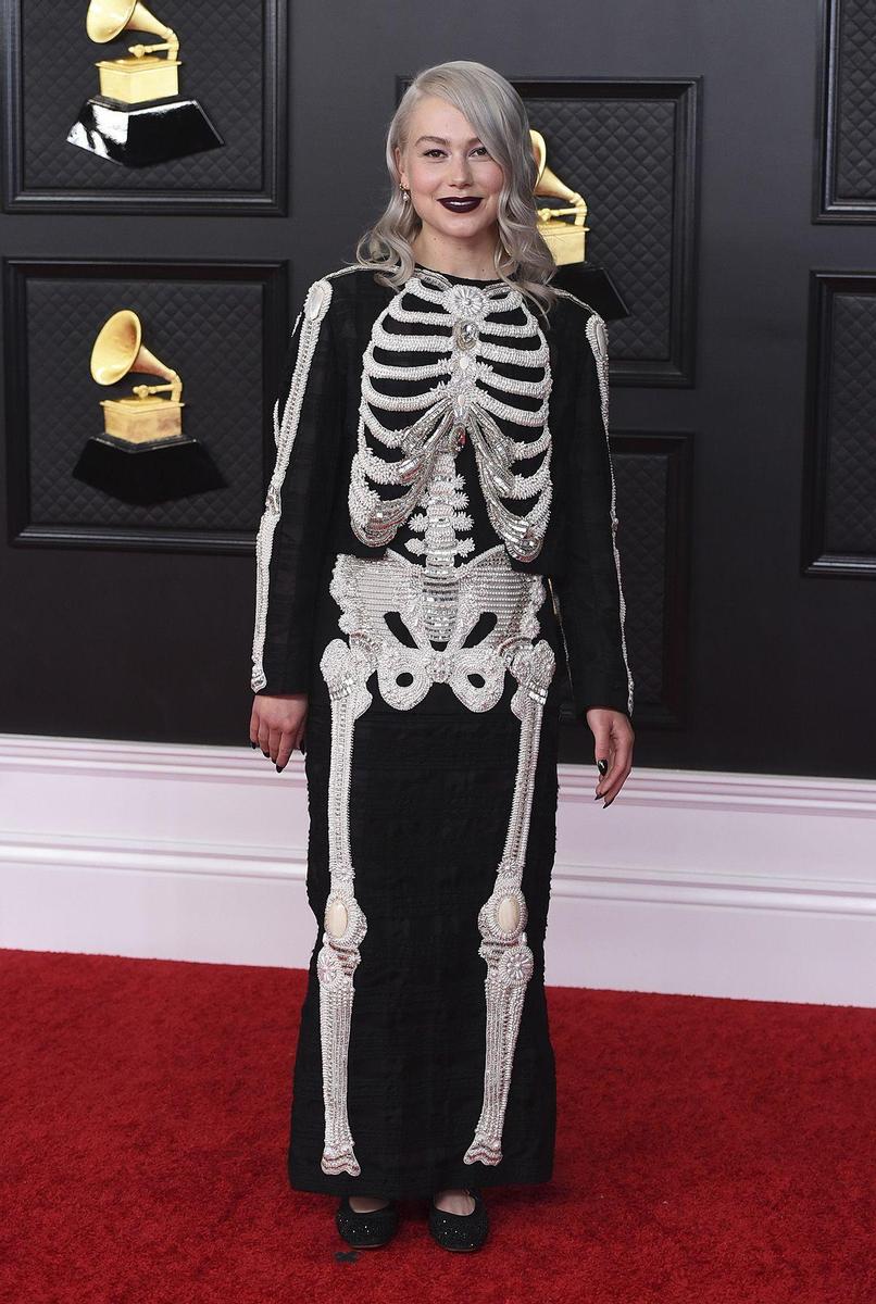 Phoebe Bridgers en los Premios Grammy 2021