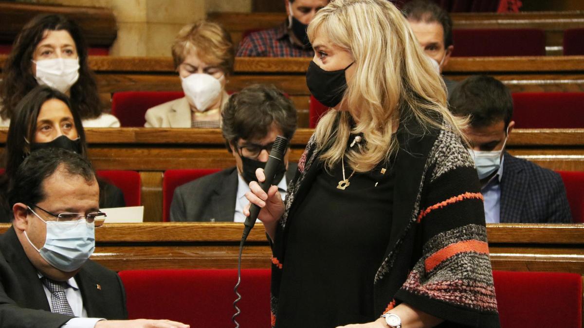 La consellera Violant Cervera, durant el ple al Parlament