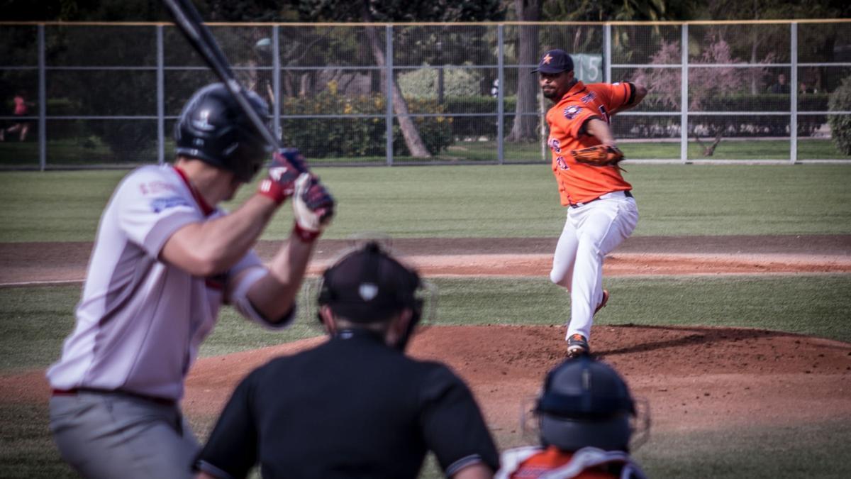 El Club de Béisbol Astros de Valencia se impuso con autoridad a CBS Antorcha por 2-14 y 4-3, en los dos partidos disputados el sábado en el viejo cauce del río Túria, correspondientes a la tercera jornada de la Spanish Baseball League 2022.