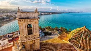 La ciudad favorita de los mayores de 60 años está en el Mediterráneo: rpeciosas playas de ensueño y un ambiente medieval encantador