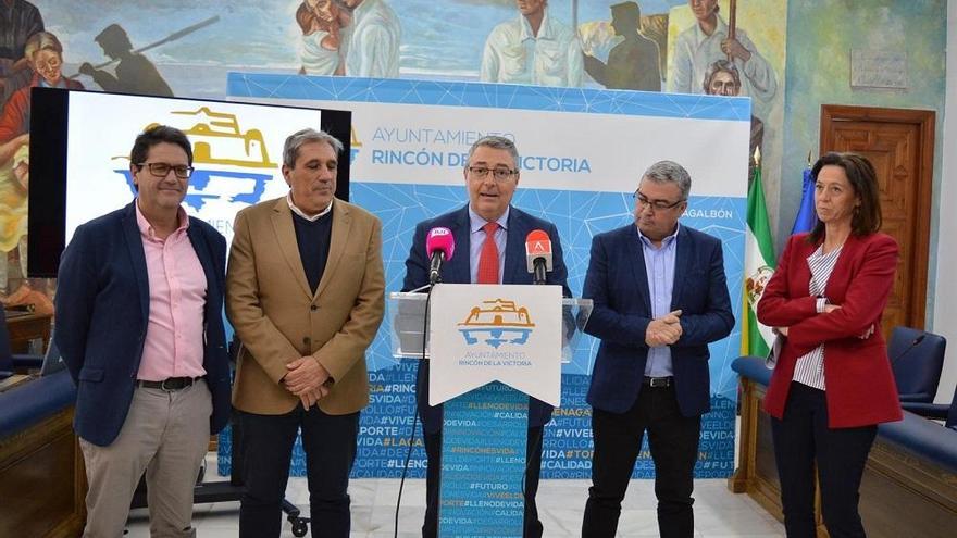 Presentación en Rincón de la Victoria de un sistema pionero de vigilancia inteligente para detectar la acumulación de toallitas en las aguas residuales.