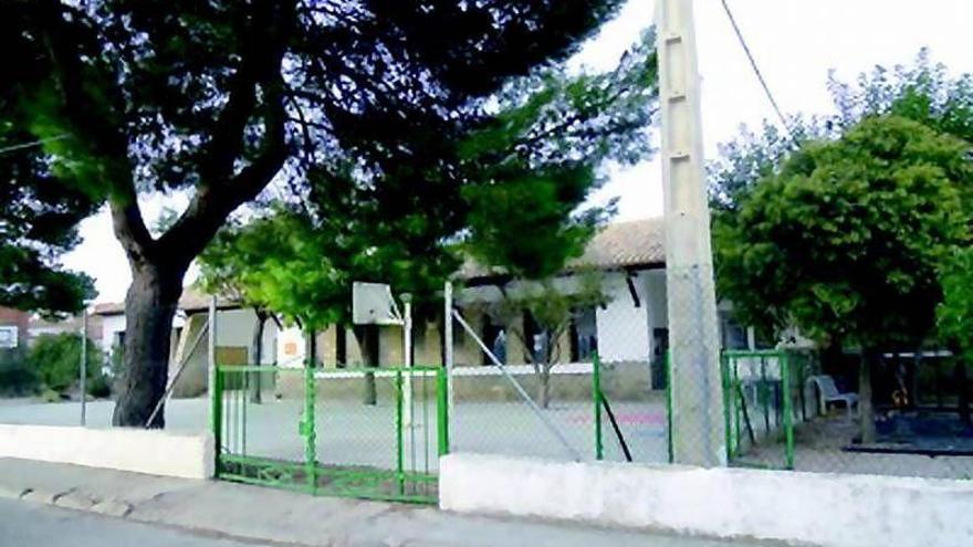 Lambán sitúa a la escuela rural como &quot;garantía&quot; para que pueblos sobrevivan