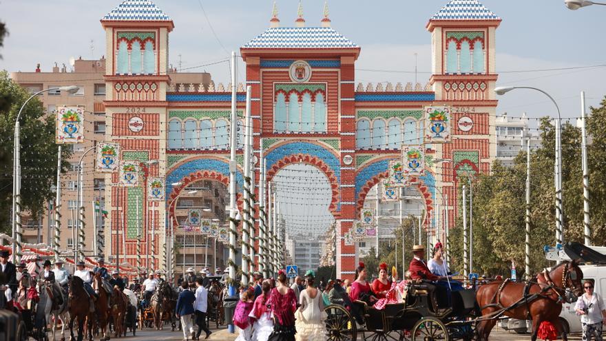 &quot;Menos calor y menos gente&quot;, un festivo insólito en la Feria contra todo pronóstico