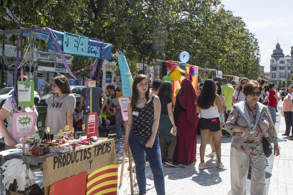 Mercadillo de escolares en el Paseo de Los Álamos