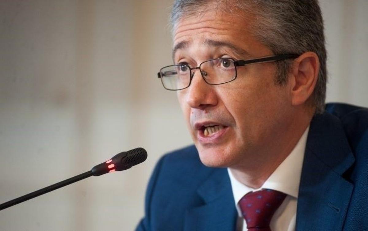 Archivo - Pablo Hernández de Cos, Gobernador del Banco de España, durante su intervención en el curso de verano organizado por la APIE en la UIMP de Santander.