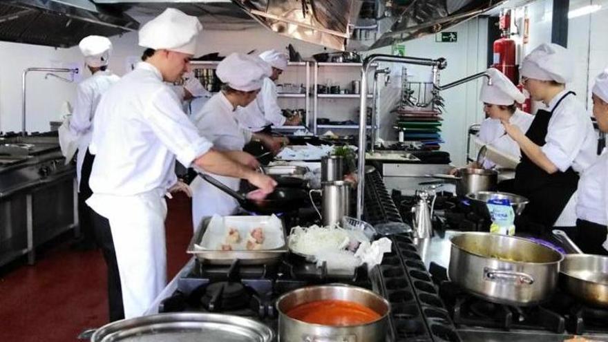 En las cocinas del IES Santa Bárbara de Plasencia.