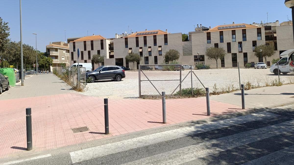 Apacarmiento habilitado en la avenida Comtat de Fabraquer.