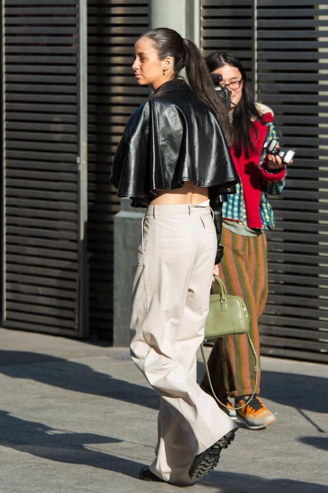 Victoria Federica con biker de cuero en París