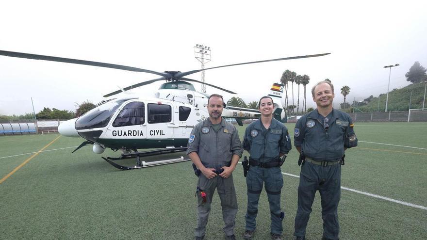 Helicóptero de la Guardia Civil durante la subida de El Pino