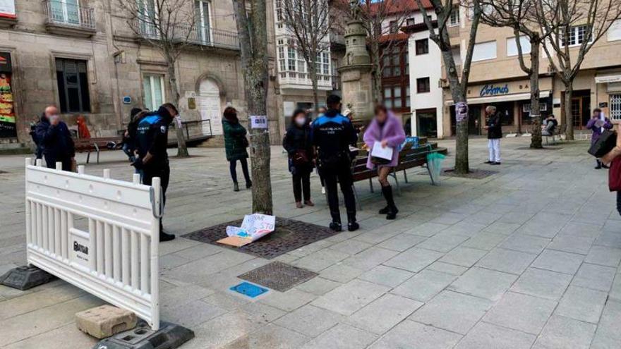 La Policía Local identifica a los negacionistas que se manifestaron en la Plaza de la Princesa