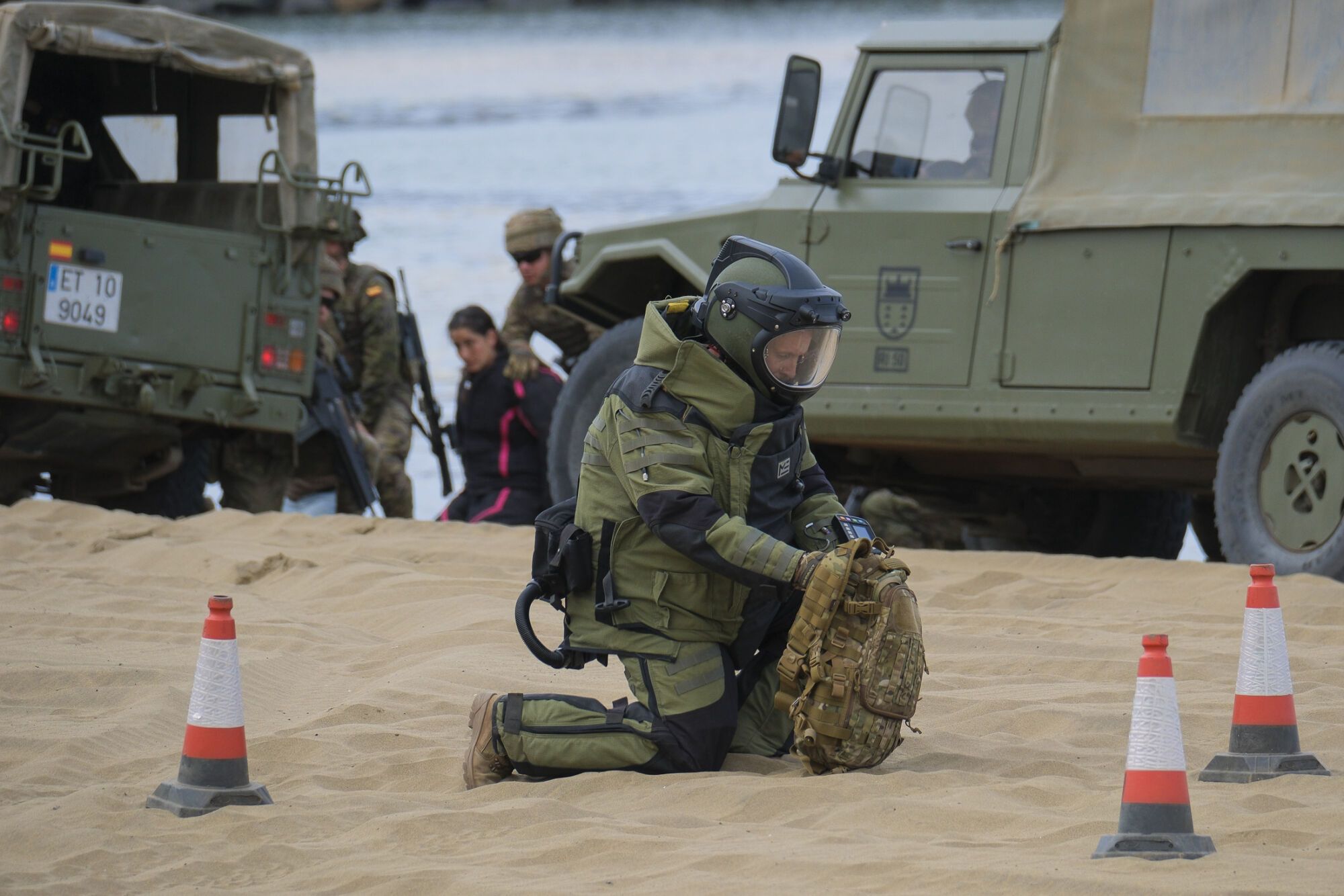 Exhibición por el Día de las Fuerzas Armadas, en la playa de Alcaravaneras