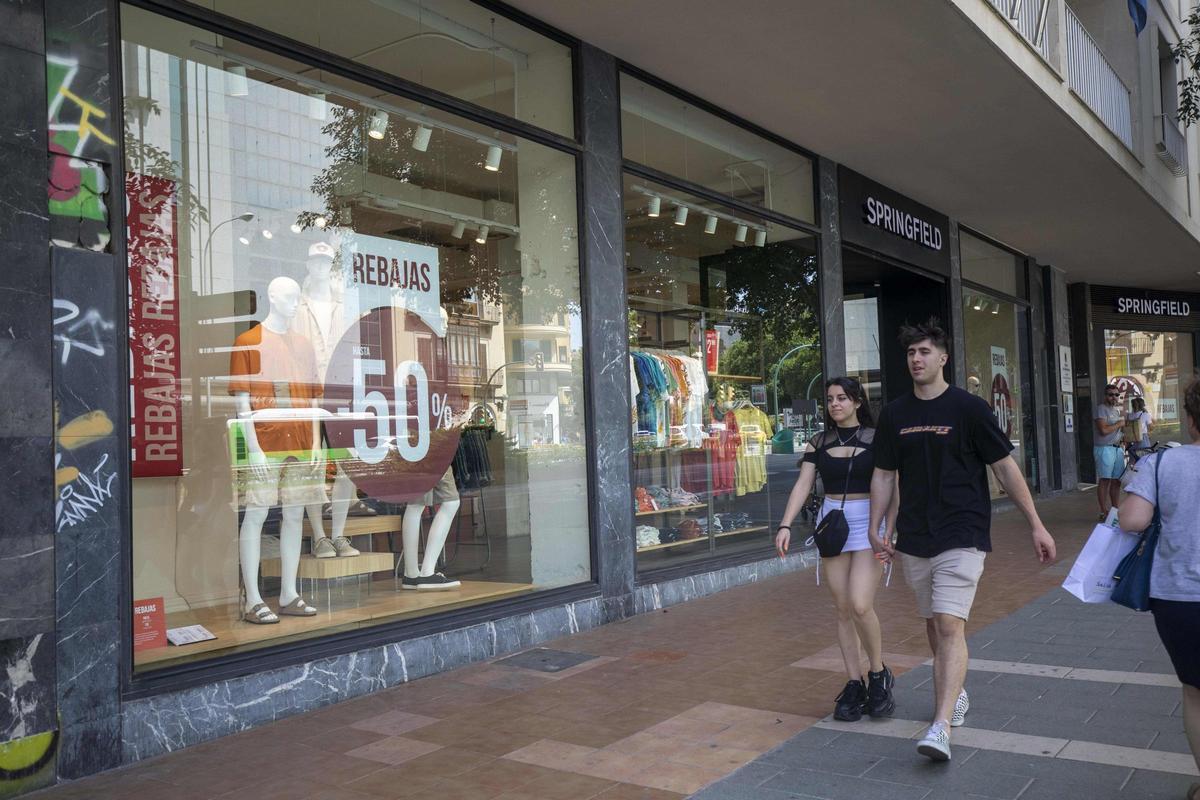 La fecha de inicio de las rebajas vuelve a generar polémica en Mallorca