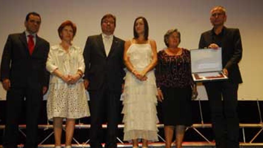 El Festival Solidario de Cine Español de Cáceres recibe el premio González Sinde