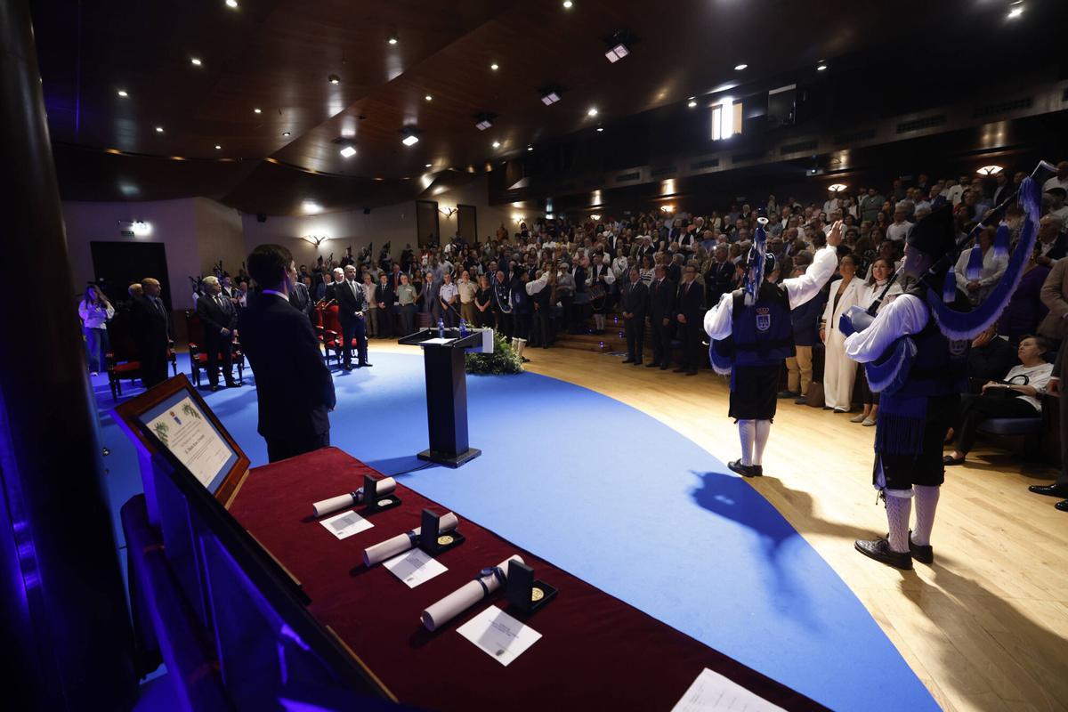 Oviedo reconoce los méritos deportivos, sociales y económicos con sus máximas distinciones