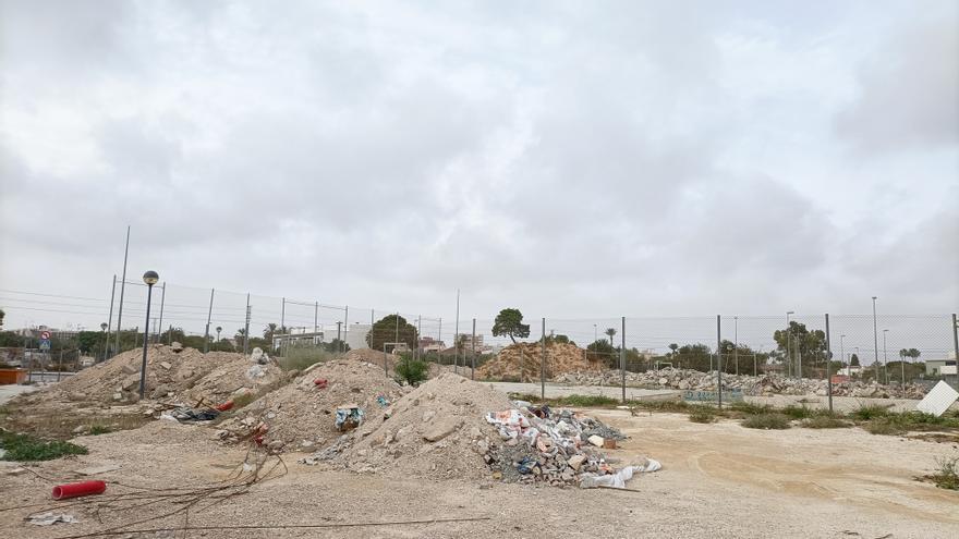 Los futuros residentes de Nou Nazareth reclaman saber cuándo finalizará la urbanización