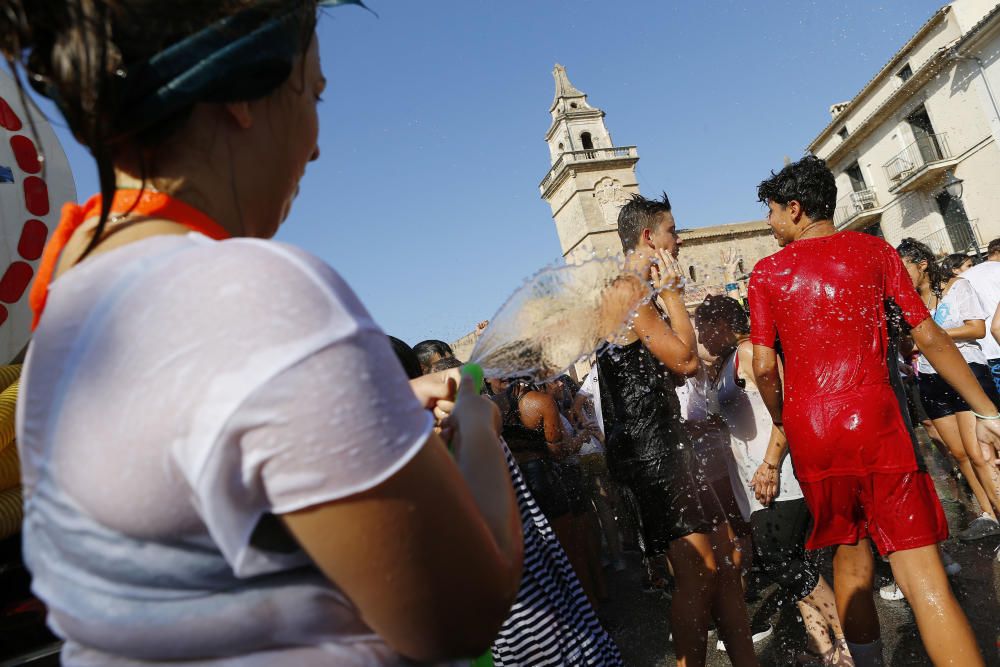 Las 'colles' llenan de color Santa Maria