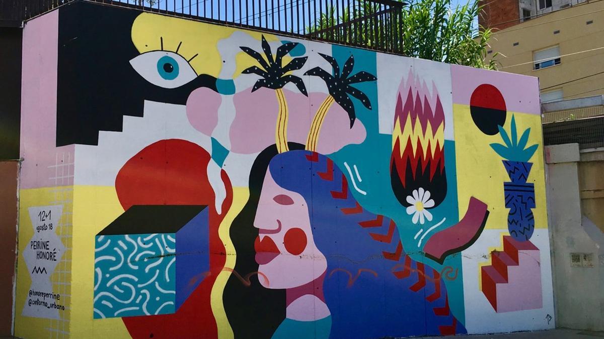 La obra de Perrine Honoré ocupará el mural de la calle Rosalía de Castro durante el mes de agosto