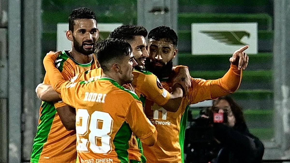 El Betis asegura en Bulgaria el pase a los octavos de la Europa League.