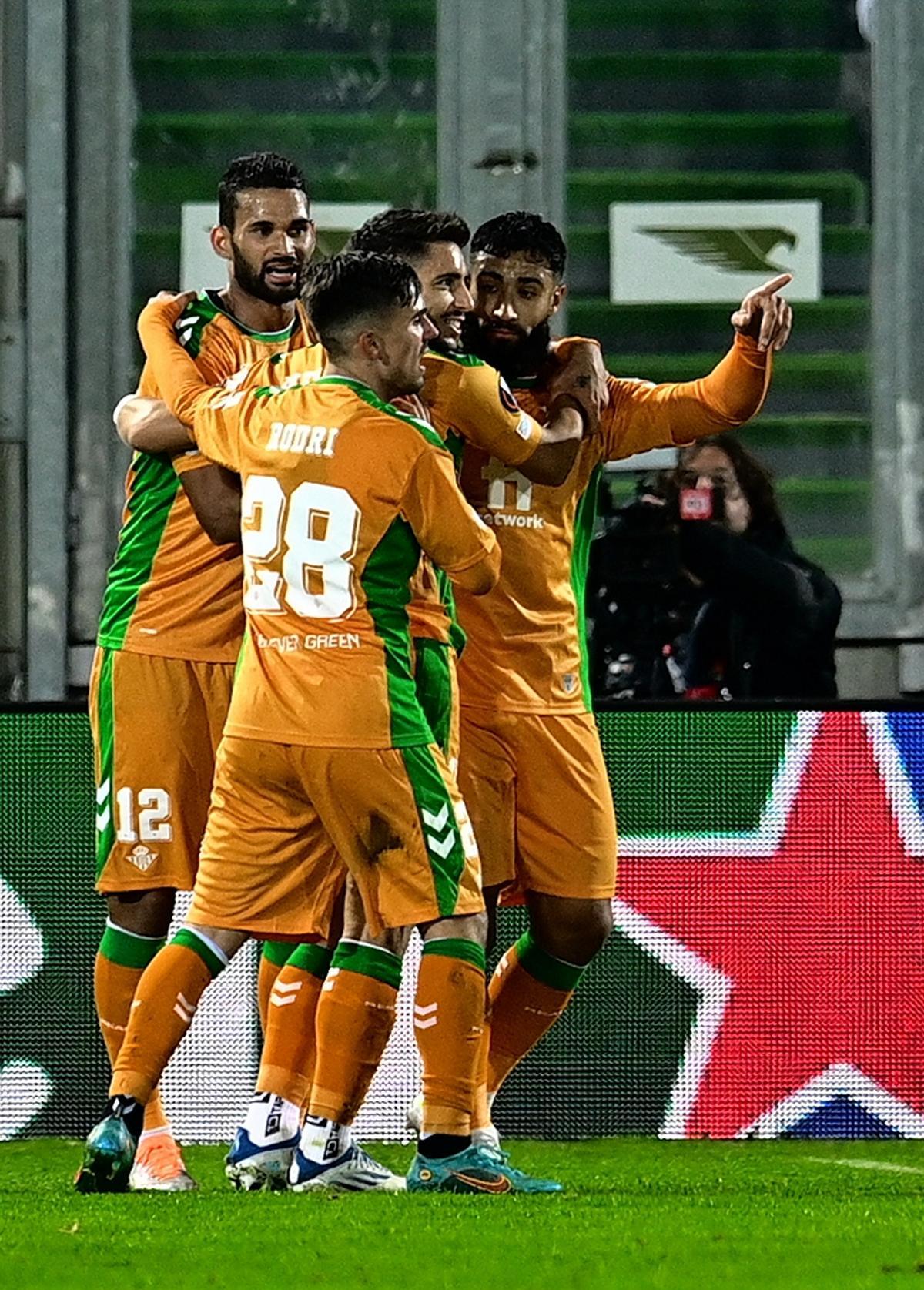El Betis asegura en Bulgaria el pase a los octavos de la Europa League.