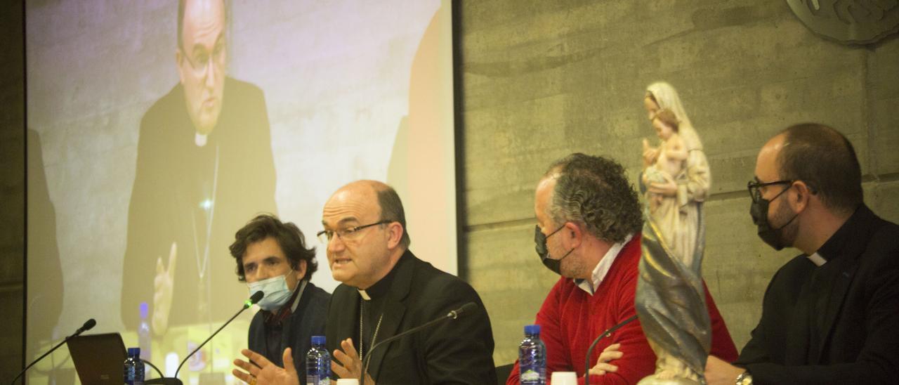 El obispo, José Ignacio Munilla, ha apelado a la familia durante la presentación del informe